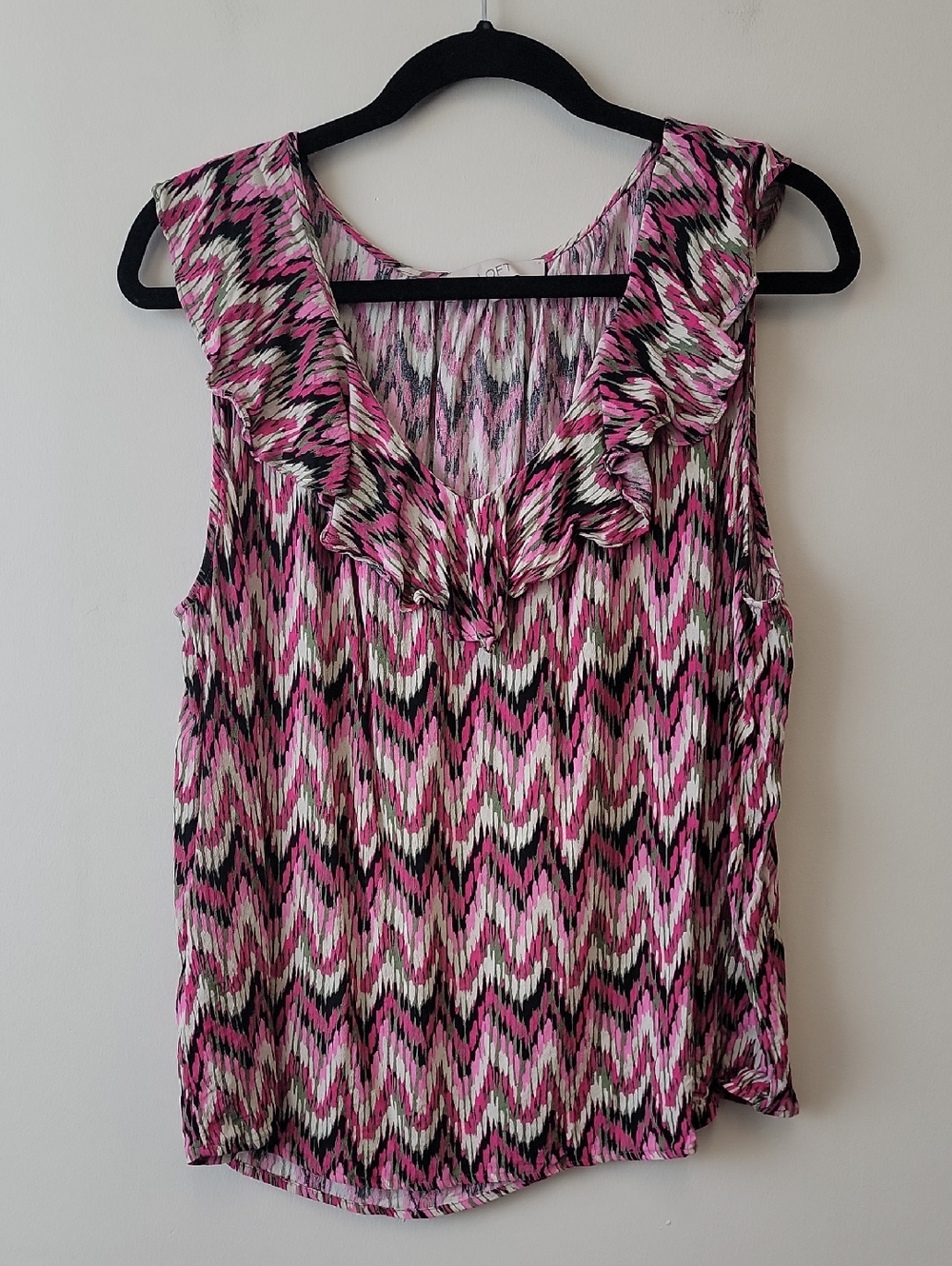 LOFT Pink Black and Cream Chevron Ruffle V-Neck Sleeveless Blouse Office Casual